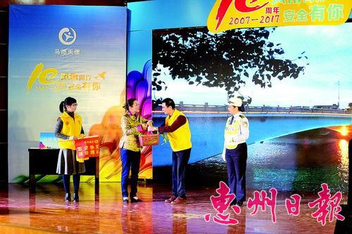 �龰��չʾ���ؽ�ͨ�������Ҫ�ԡ� �������������� ͨѶԱ����ƽ ��
